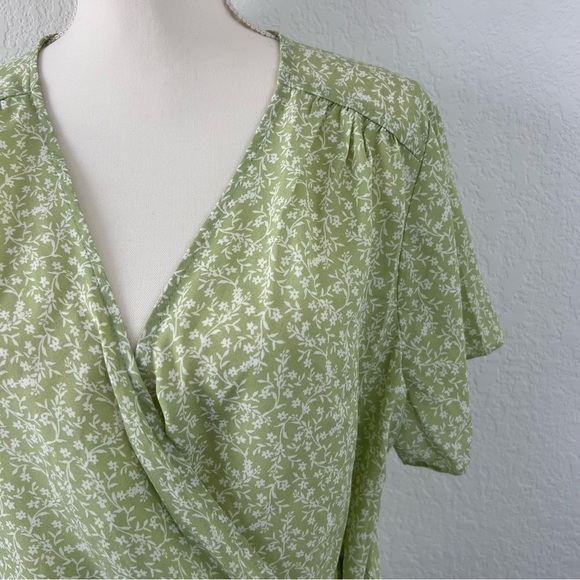 NWOT Lush Ranya Cropped Wrap Top Floral Spring Summer Size Large - Picture 3 of 8